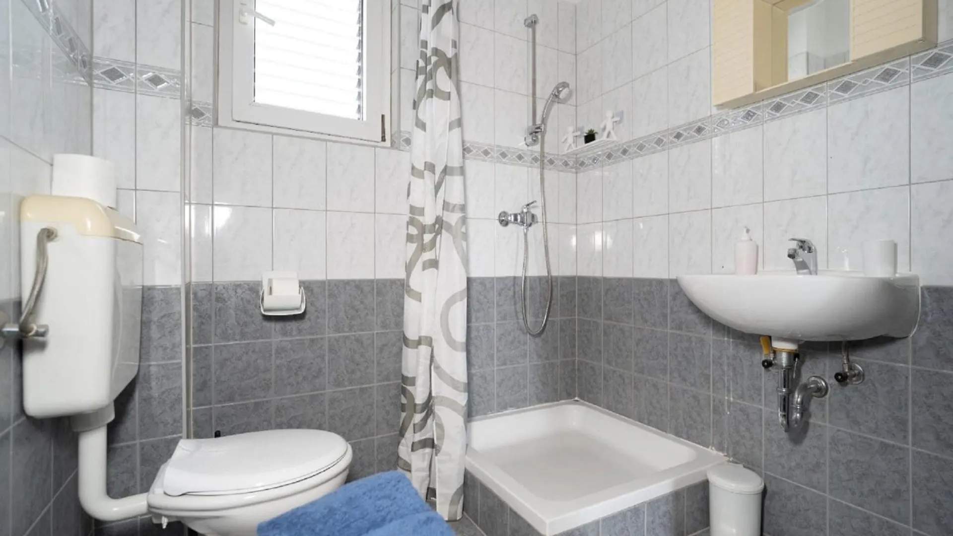 Apartments Milic - One Bedroom Apartment With Terrace And Sea View Gornji Karin