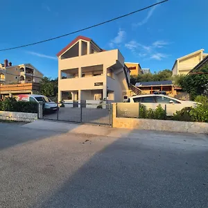 Apartament Stars, Gornji Karin