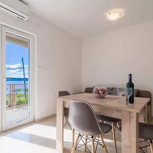 Apartman Dupor, Gornji Karin
